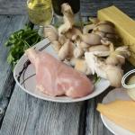 Паста с курицей и грибами в сливочном соусе